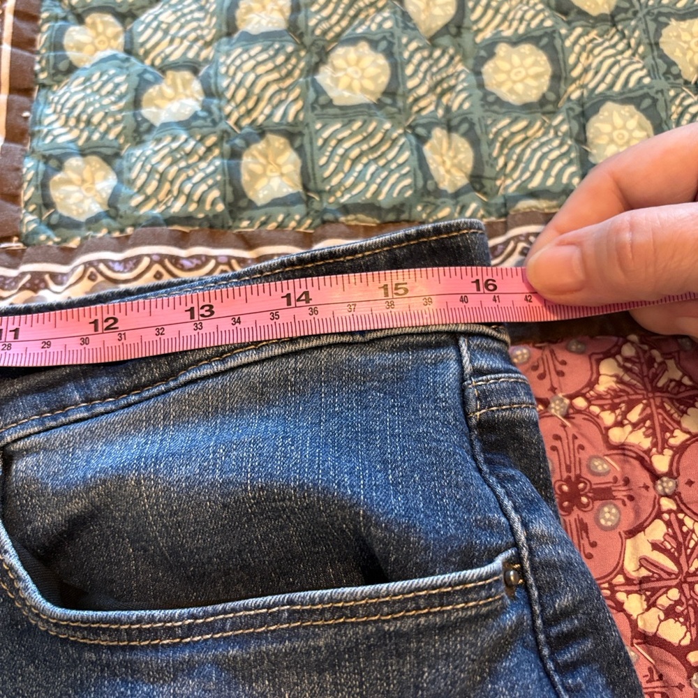 Levi Strauss Signature Totally Shaping Skinny Jeans - Picture 3 of 5